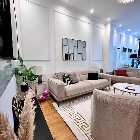 Family & Cosy For Up To 9 Guests Near Midi Station Apartment Brussels
