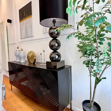Family & Cosy For Up To 9 Guests Near Midi Station *