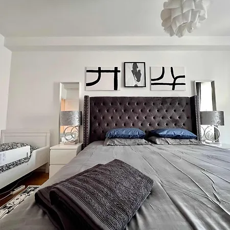 Family & Cosy For Up To 9 Guests Near Midi Station Brussels