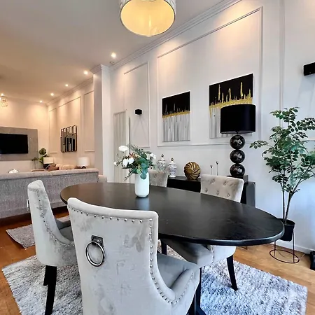 Family & Cosy For Up To 9 Guests Near Midi Station Apartment *