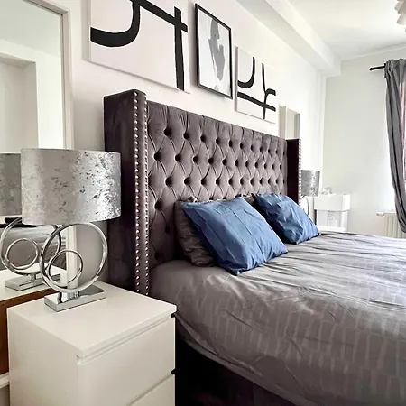 Family & Cosy For Up To 9 Guests Near Midi Station Apartment Brussels