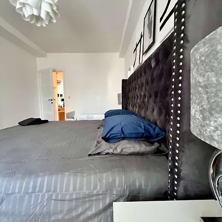 Apartment Family & Cosy For Up To 9 Guests Near Midi Station