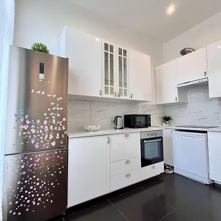 Family & Cosy For Up To 9 Guests Near Midi Station Brussels