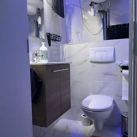Stylish & Modern In Centre *