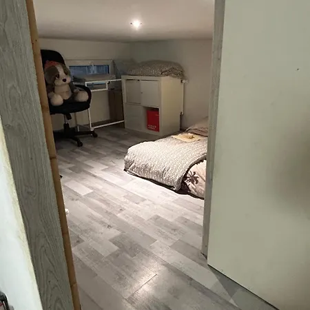 Petite Magnifique De 1,30 Cm A Midi Homestay