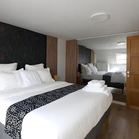 Cozy, Bright 2-bedroom Duplex In Brussels-laeken