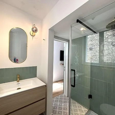 Stylish In Chatelain - Parking & Comfort *