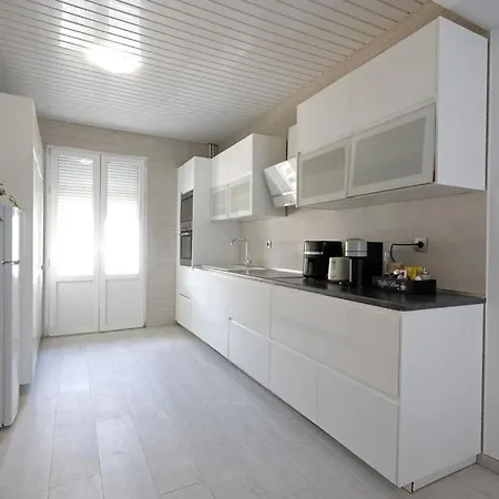 Cozy, Bright 2-bedroom Duplex In Brussels-laeken *