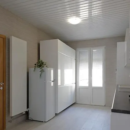 Lägenhet Cozy, Bright 2-bedroom Duplex In Brussels-laeken *