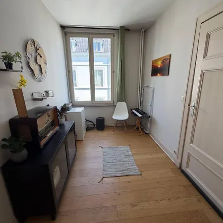 Bright 2 Bedroom Perfectly Located *