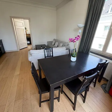 Bright 2 Bedroom Perfectly Located Lägenhet