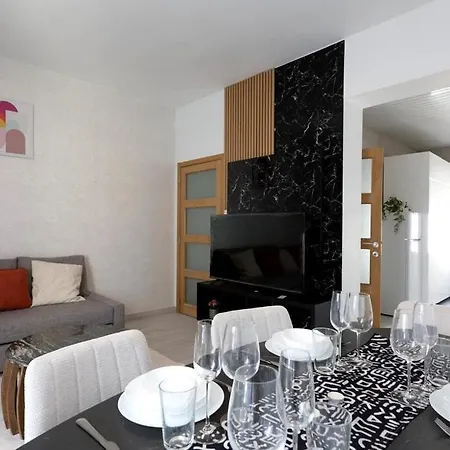 Cozy, Bright 2-bedroom Duplex In Brussels-laeken Bryssel