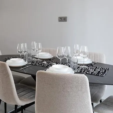Cozy, Bright 2-bedroom Duplex In Brussels-laeken * Bryssel