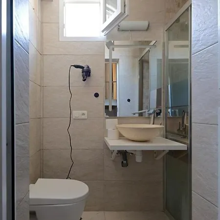 Lägenhet Cozy, Bright 2-bedroom Duplex In Brussels-laeken Bryssel