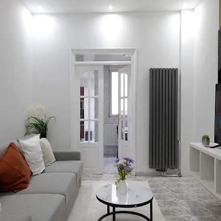 Lägenhet Cozy, Bright 2-bedroom Duplex In Brussels-laeken *