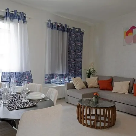 Cozy, Bright 2-bedroom Duplex In Brussels-laeken *
