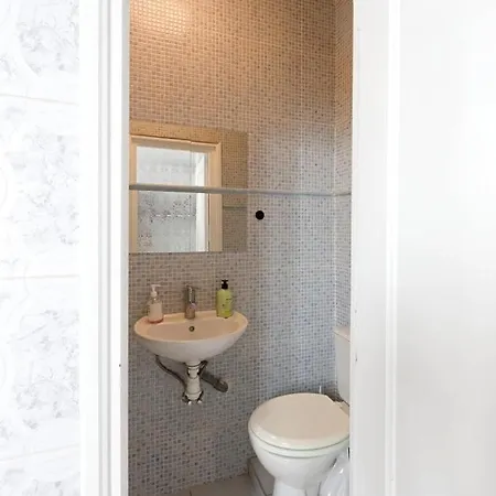 Cozy, Bright 2-bedroom Duplex In Brussels-laeken * Bryssel
