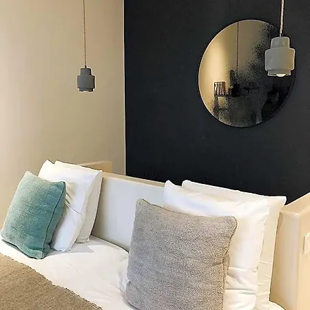 Latroupe Jardin Secret Otel