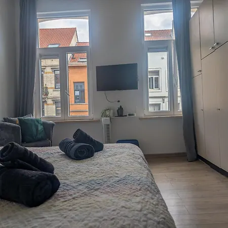 Magnifique Au 2ème étage, à Proximité De La Gare Du Midi! Apartamento