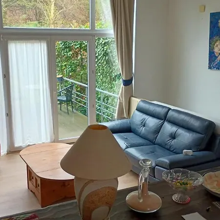 Vakantiehuis Bruxelles, Maison Calme, 5 Min Du Metro, Parking Brussel
