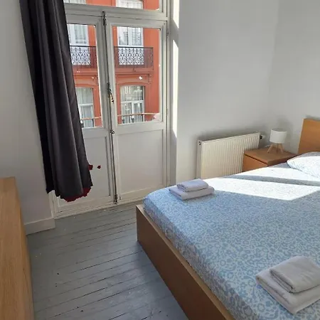 Family House 5br House 3ba Terrace Center * Brüksel
