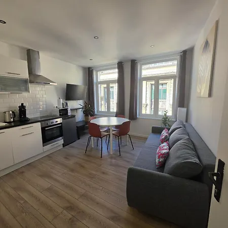 Daire Lily's Flat