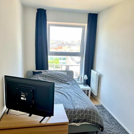 Lovely And Cosy Elegant Near Atomium, Ideal For Families Daire Brüksel