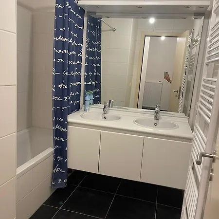 Modern & Spacious 76M Apartment 2 Terraces, Free Private Parking, Free Wi-Fi, Near Brussels North Station * Bruxelas