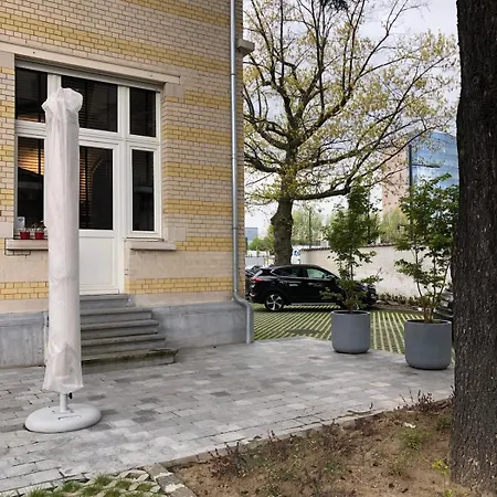 Spacious In An Authentic Mansion