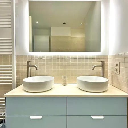 Apartment 2 Bedrooms - Baby Crib & Furnished Terrace In Lovely