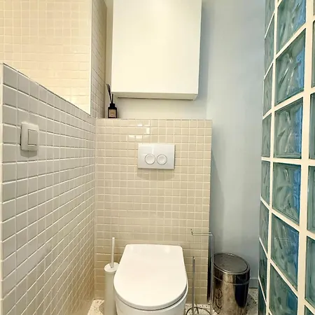 2 Bedrooms - Baby Crib & Furnished Terrace In Lovely Apartman