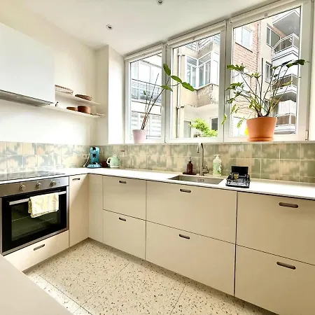 2 Bedrooms - Baby Crib & Furnished Terrace In Lovely Apartman *