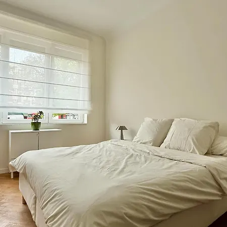2 Bedrooms - Baby Crib & Furnished Terrace In Lovely Brussels