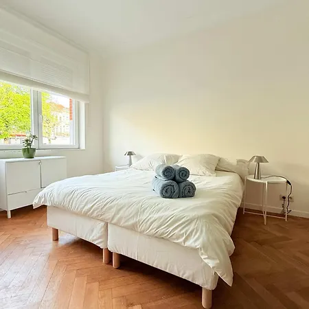 2 Bedrooms - Baby Crib & Furnished Terrace In Lovely * Brussels