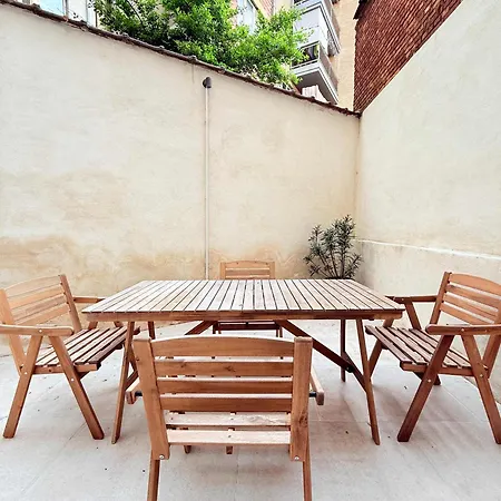 2 Bedrooms - Baby Crib & Furnished Terrace In Lovely Apartman *