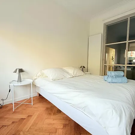 2 Bedrooms - Baby Crib & Furnished Terrace In Lovely * Brussels