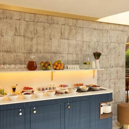 מלון The Augustin 4*