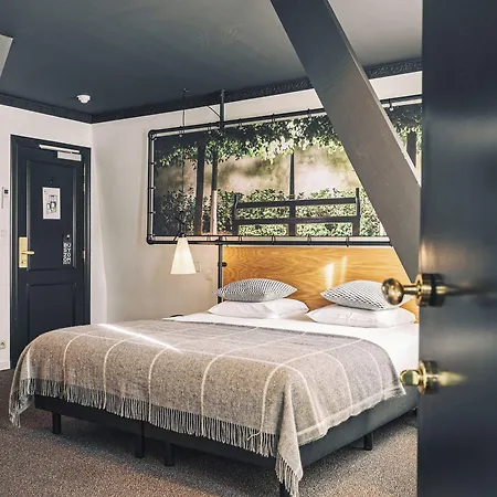Hotel Zoom 4*