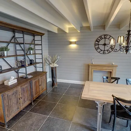 Appartement House In The City *