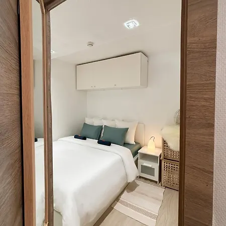 Comfortable In Brussels, 35 M², 3 Persons * Brüksel