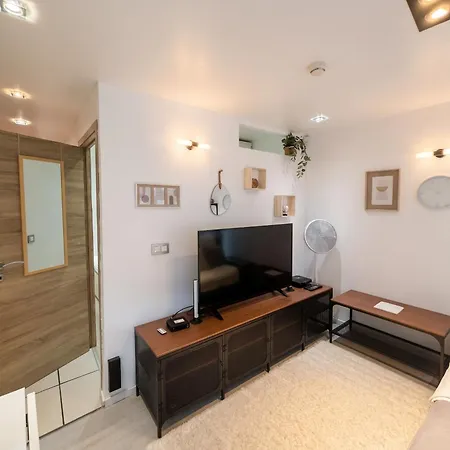 Comfortable In Brussels, 35 M², 3 Persons *