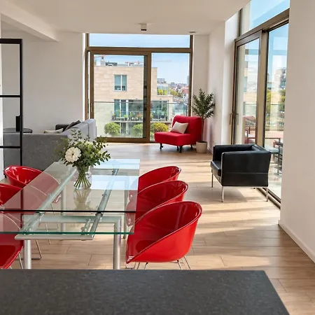 Floor Luxury With Spectacular Water Views *