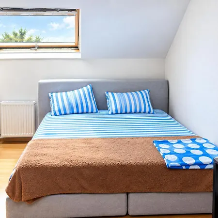 A Jette Avec Espace De Travail Et Wifi Gratuit * Brüssel