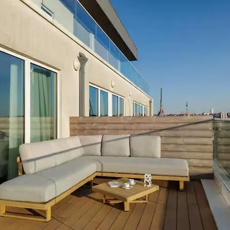 Three Bdr Penthouse With View Midi 33 By Reside Apartment