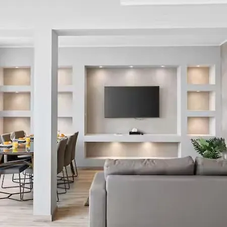 Apartment Three Bdr Penthouse With View Midi 33 By Reside *