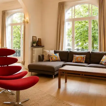 Spacious 4br In Apartment