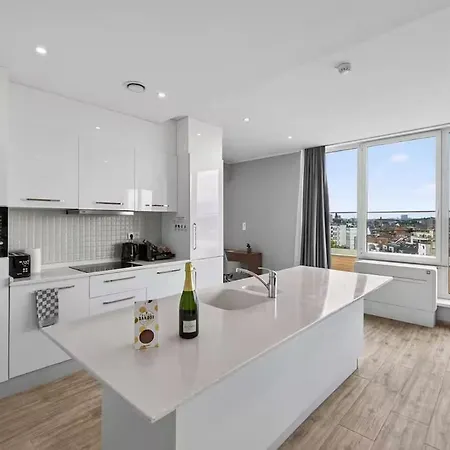 Apartment Three Bdr Penthouse With View Midi 33 By Reside Brüssel