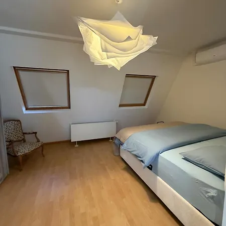 Duplex Cosy Et Luxueux De 110m2 Avec Terasse Tres Proche De L'atomium Apartment Brüssel