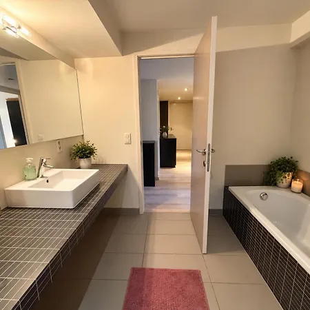 Center Apartment *