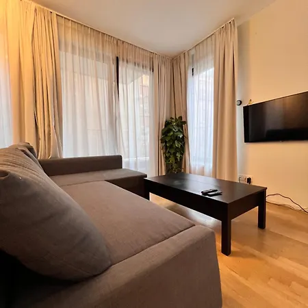Stylish With Private Balcony Near Grand Place Sleeps 4 Brüssel